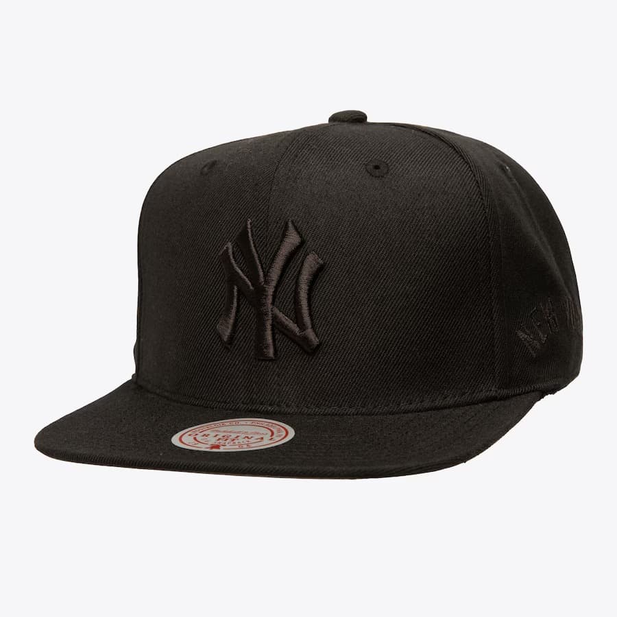 Бейсболка Mitchell & Ness Black New York Yankees Pearl Snapback Hat