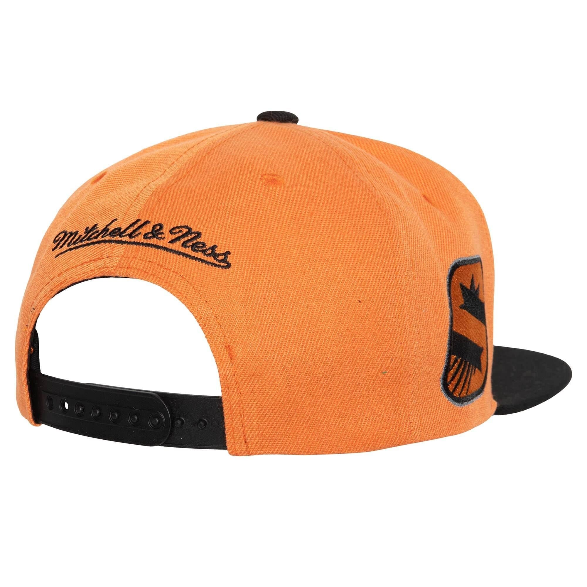 Mitchell-Ness-Side-Core-2.0-Snapback-Phoenix-Suns-1