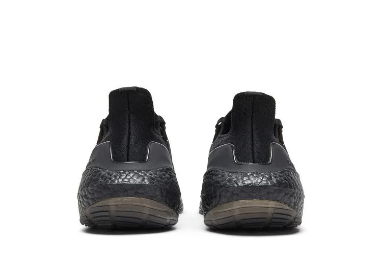 Krossovki-adidas-UltraBoost-22-Triple-Black-5