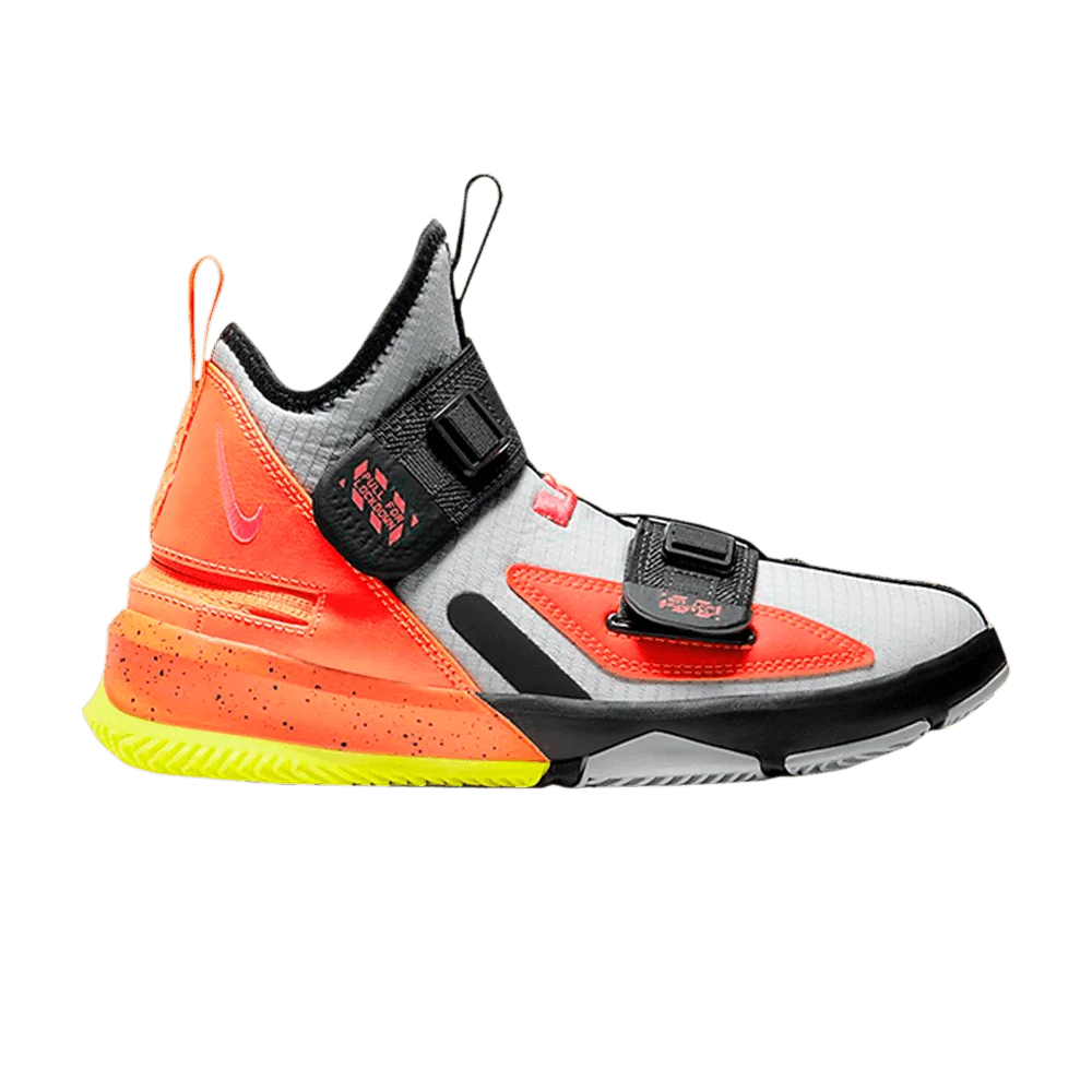 Krossovki-Nike-LeBron-Soldier-13-Flyease-GS-Light-Smoke-Grey-Crimson