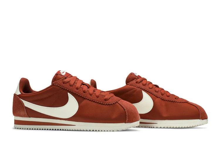 Krossovki-Nike-Wmns-Classic-Cortez-Nylon-Firewood-Orange-7