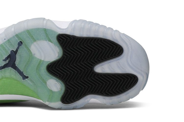 jordan-future-low-light-green_04