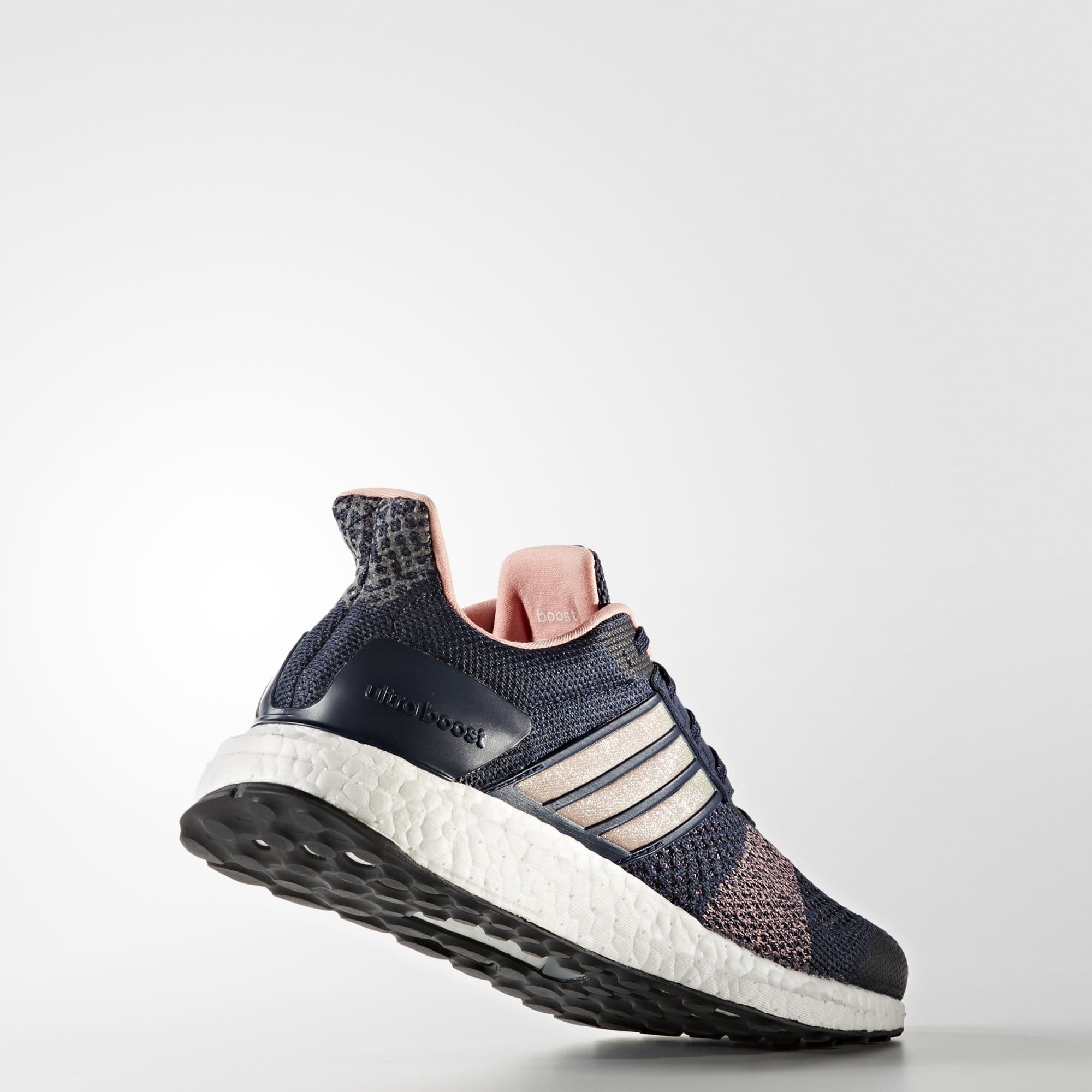 Кроссовки Wmns adidas UltraBoost ST