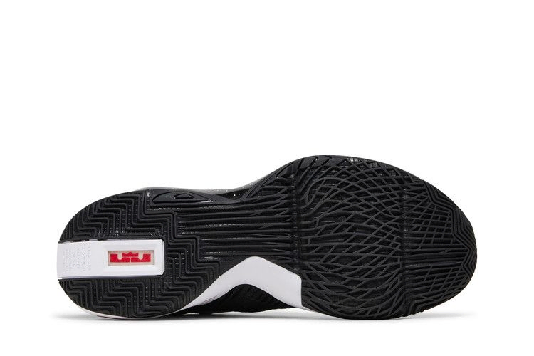 lebron-soldier-14-black-white-ck6024-002_03