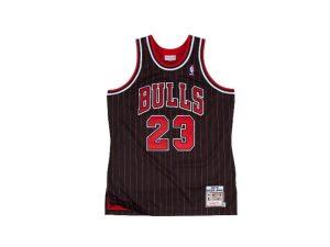 Chicago-Bulls-Michael-Jordan-1995-1996-Authentic-Jersey-300x225