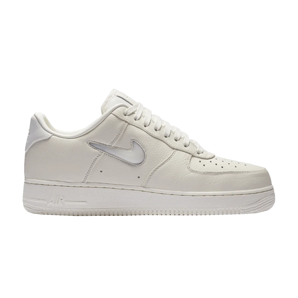 Krossovki-Nike-Air-Force-1-Low-PRM-Jewel