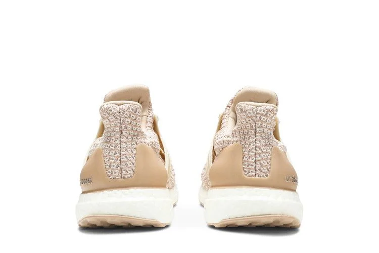Кроссовки Adidas Wmns UltraBoost 'Ash Peach'
