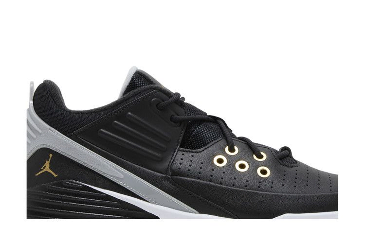 Кроссовки Air Jordan Max Aura 5 'Black Metallic Gold'