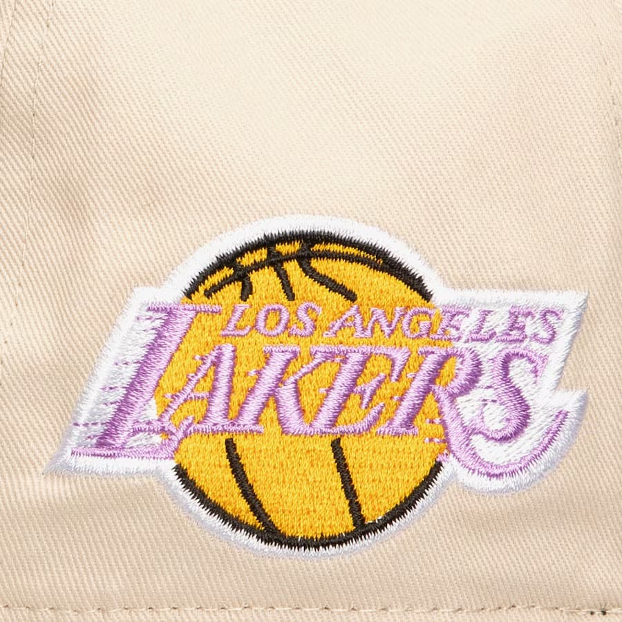 Бейсболка Mitchell & Ness Cream Los Angeles Lakers Hardwood Classics Sswagger Adjustable Hat