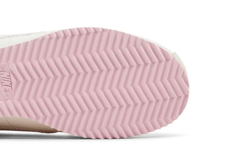 Krossovki-Nike-Wmns-Cortez-Valentines-Day-2025-4