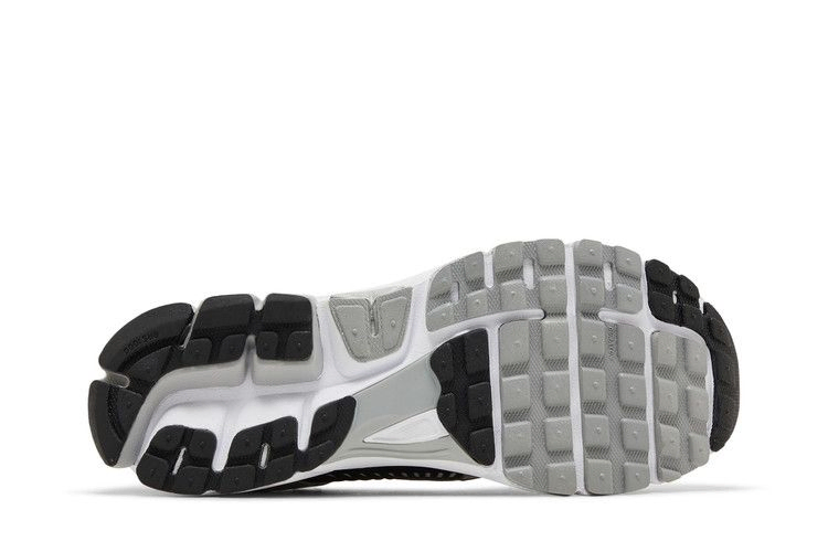 Кроссовки Nike Air Zoom Vomero 5 'Metallic Silver Black'