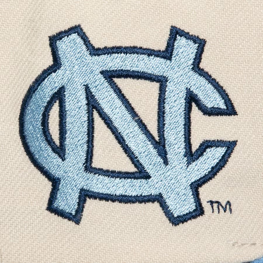 Бейсболка Mitchell & Ness Cream Carolina Blue North Carolina Tar Heels Just Don Team Vault Snapback Hat