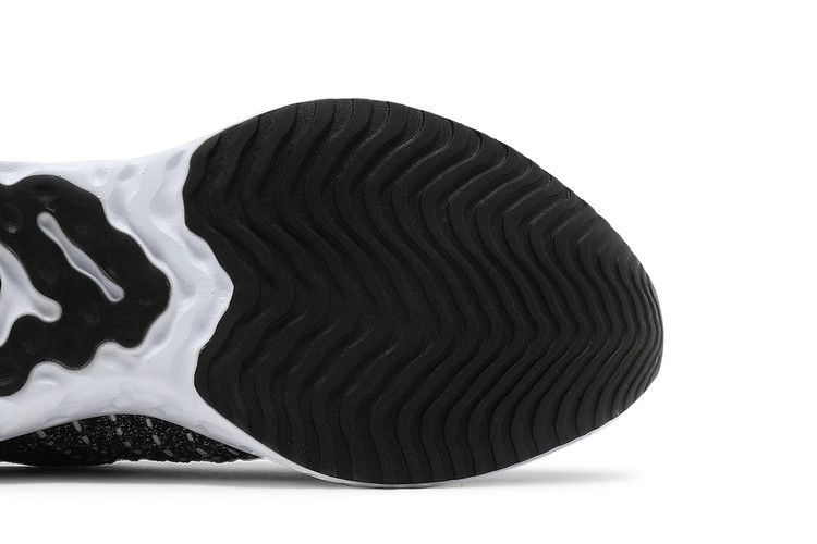 wmns-react-phantom-run-flyknit-2-oreo-cj0280-002_04