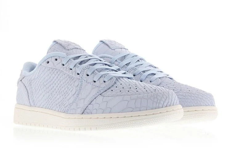 Krossovki-Air-Jordan-1-Retro-Low-NS-Ice-Blue-2017-2