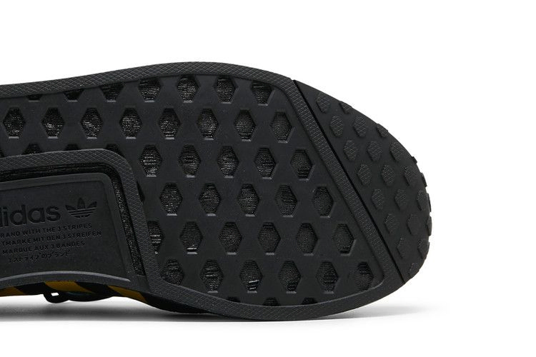 nmd_r1-v2-black-solar-gold-gx3849_04