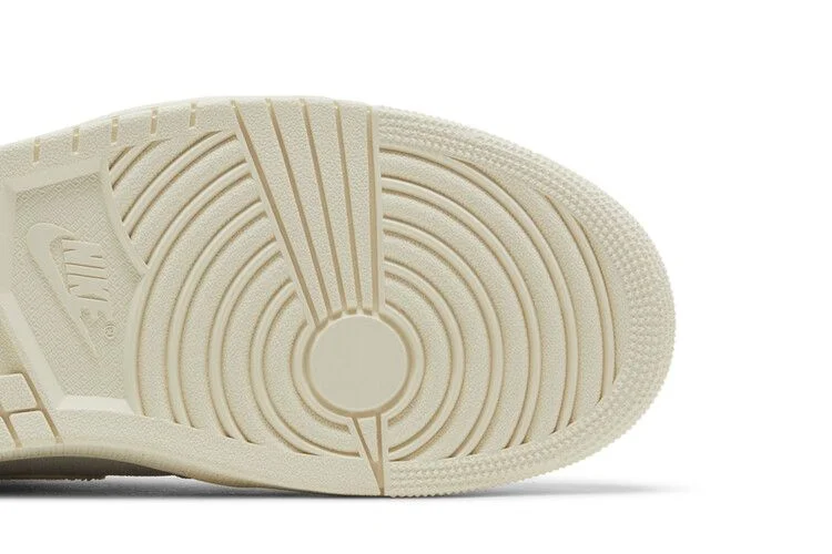 Кроссовки Air Jordan 1 Retro High OG Craft 'Ivory'