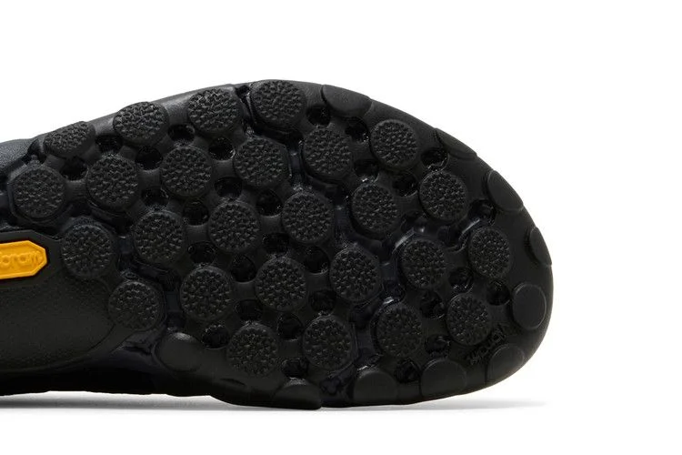 Krossovki-Issey-Miyake-x-New-Balance-MT10O-Black-3