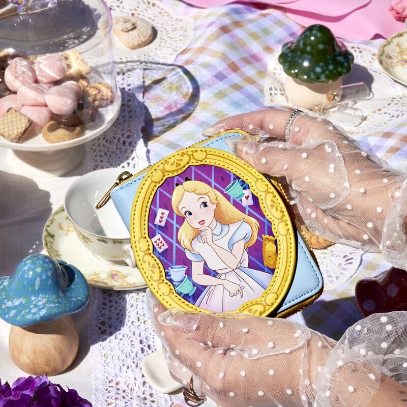 Alice-in-Wonderland-Cameo-Zip-Around-Wallet-2