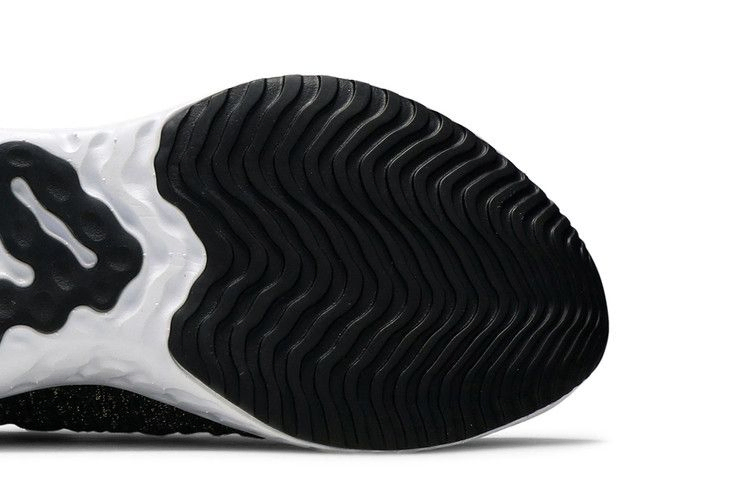 wmns-react-phantom-run-flyknit-2-premium-black-metallic-gold-cz4830-001_04