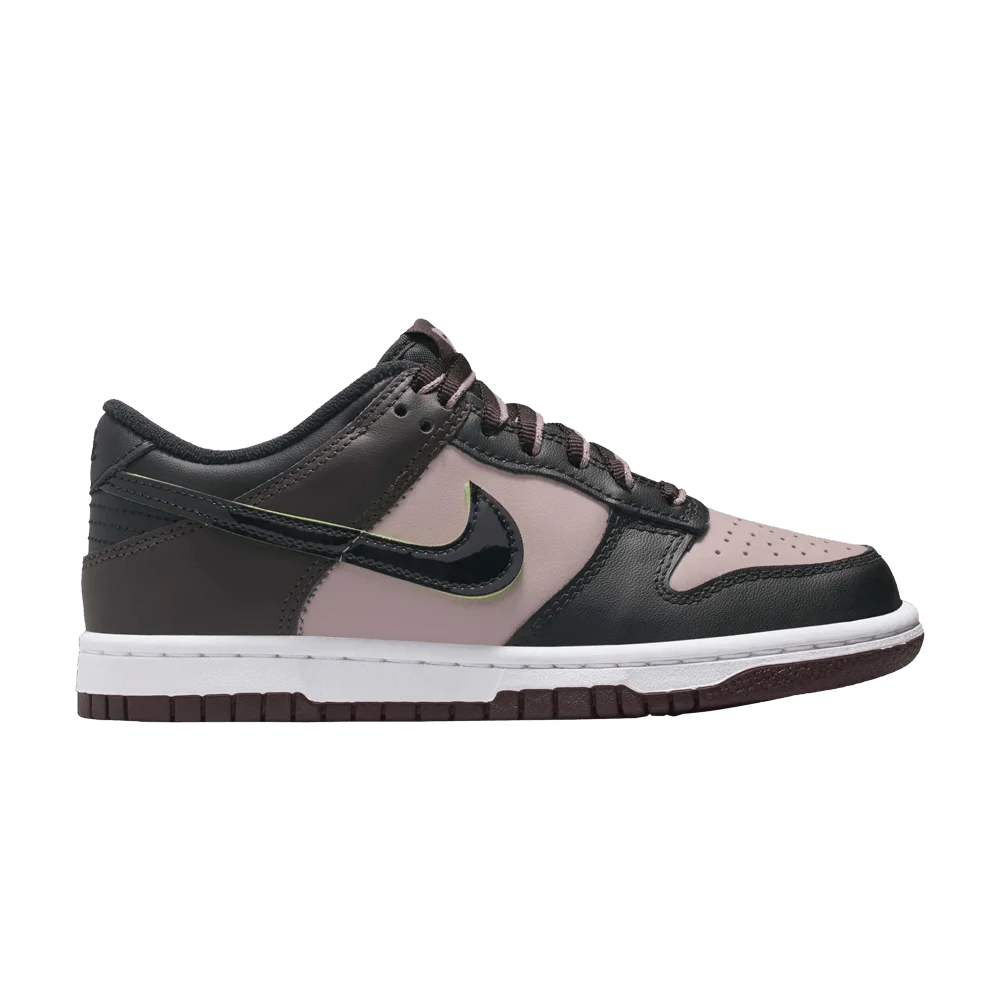 Krossovki-Nike-Dunk-Low-SE-GS-Particle-Rose-Black