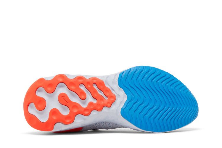 wmns-react-phantom-run-flyknit-2-grey-bright-crimson-dv2179-001_03