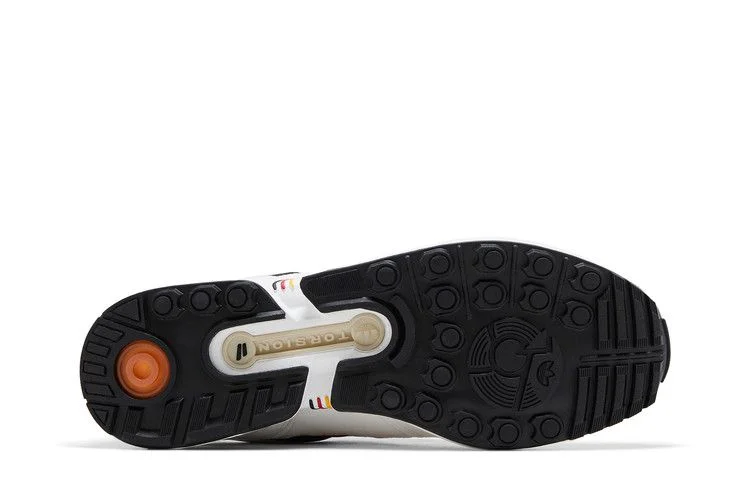 Krossovki-Overkill-x-adidas-ZX-8000-Home-Game-3