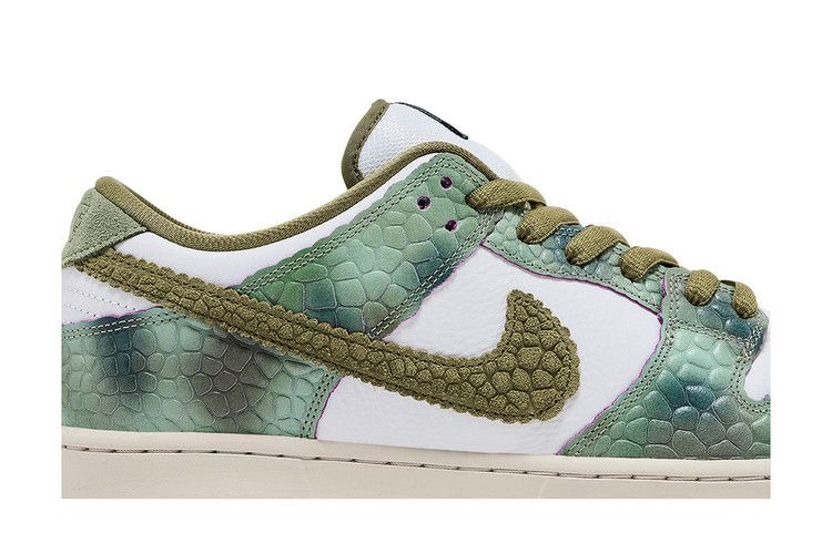 alexis-sablone-x-dunk-low-sb-hj3386-300_01