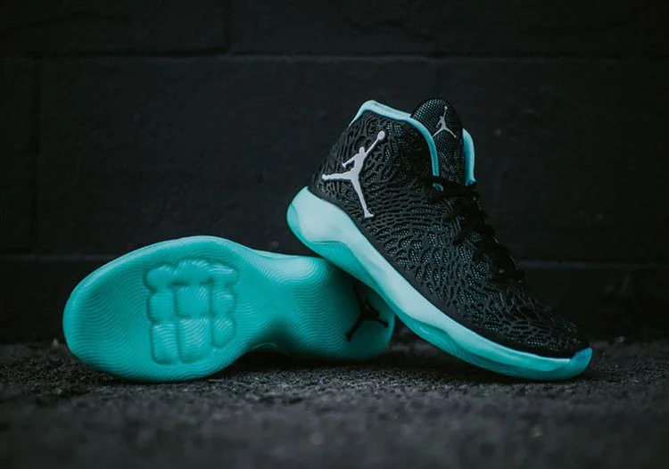 Krossovki-Air-Jordan-Ultra-Fly-4