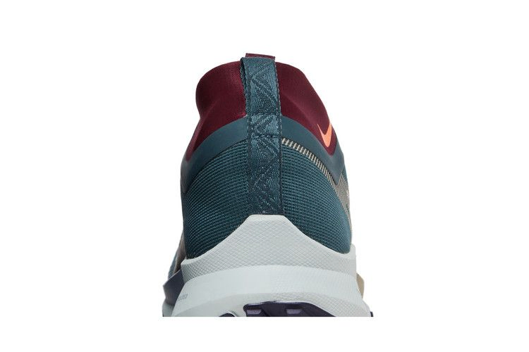 react-pegasus-trail-4-gore-tex-deep-jungle-night-maroon-dj7926-302_06