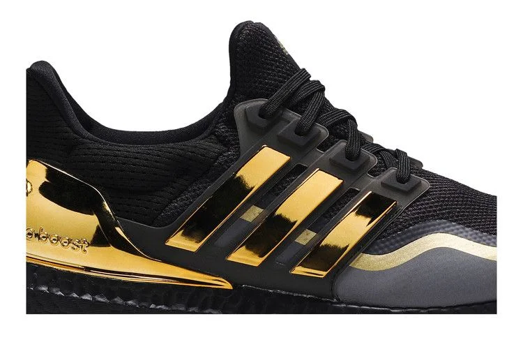 Кроссовки adidas UltraBoost 'Metallic Gold'