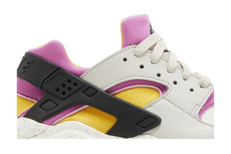 Кроссовки Nike Huarache Run GS 'Light Bone University Gold Pink'