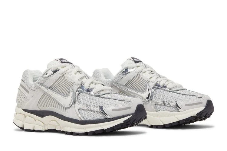 Krossovki-Nike-Wmns-Air-Zoom-Vomero-5-Photon-Dust-Metallic-Silver-7