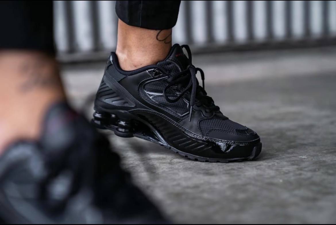 Кроссовки Wmns Nike Shox Enigma Triple Black