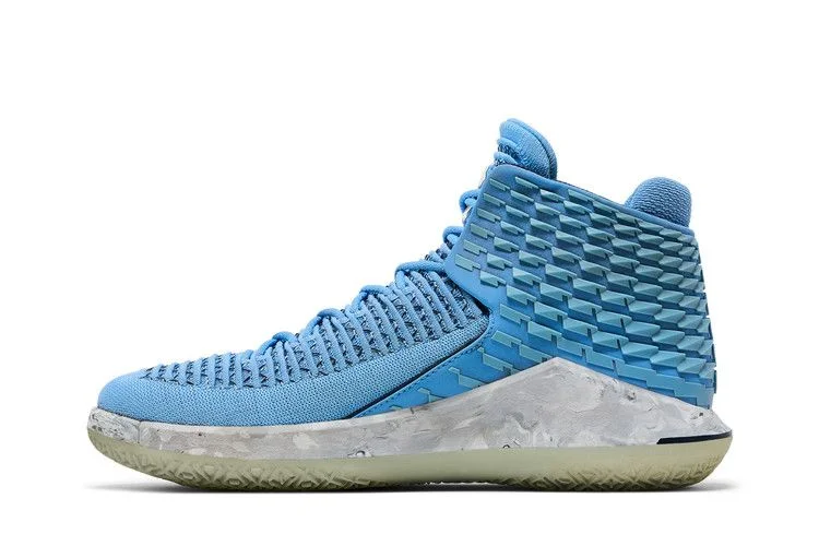 Krossovki-Air-Jordan-32-UNC-Clear-Outsole-2