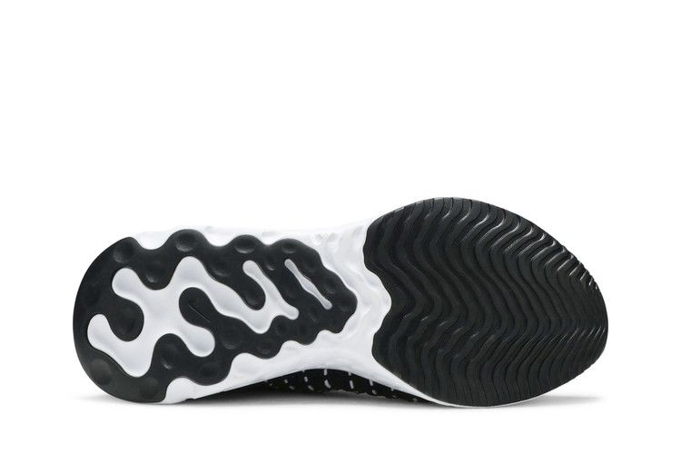 wmns-react-phantom-run-flyknit-2-black-white-cj0280-001_03