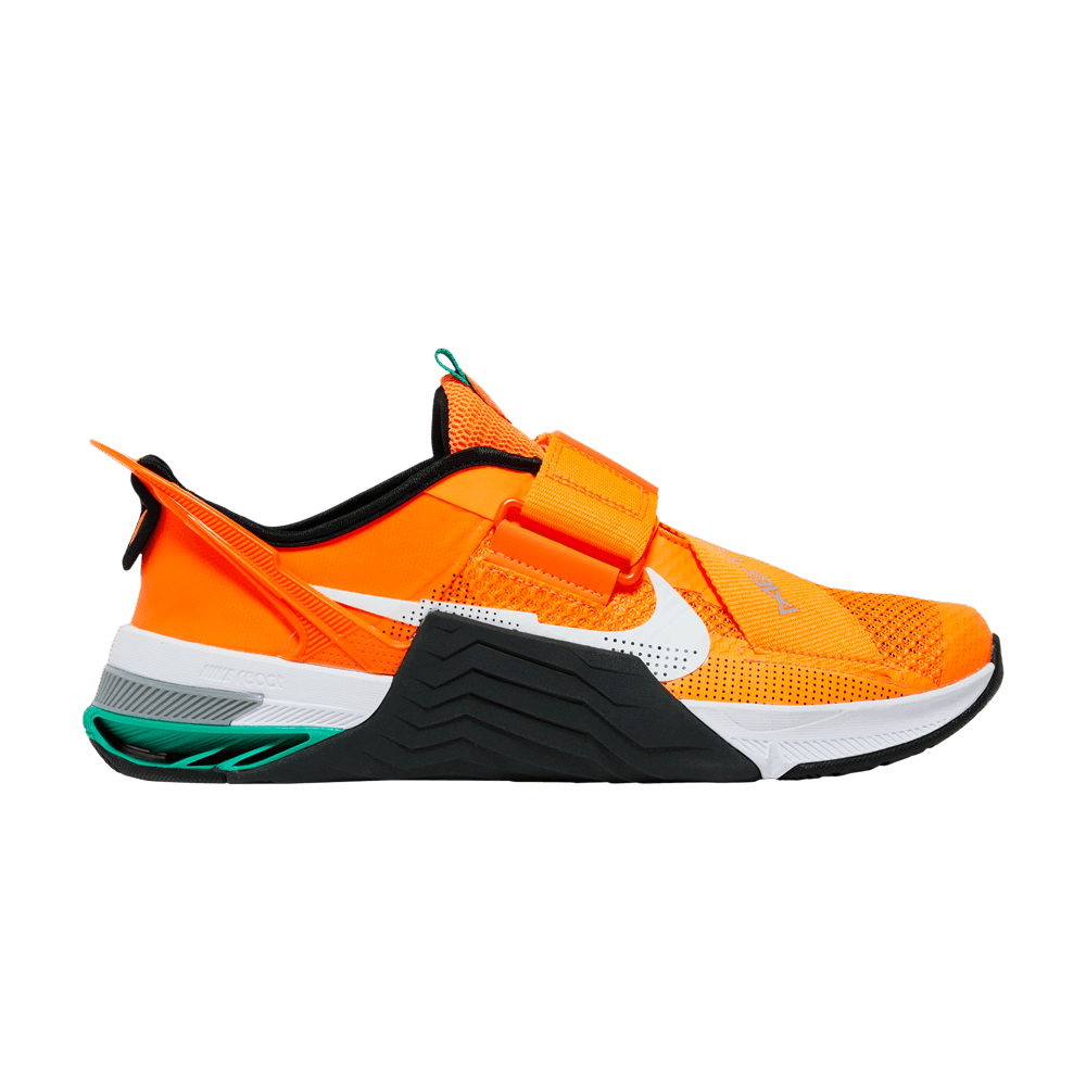 Кроссовки Nike Metcon 7 FlyEase 'Total Orange Clear Emerald'