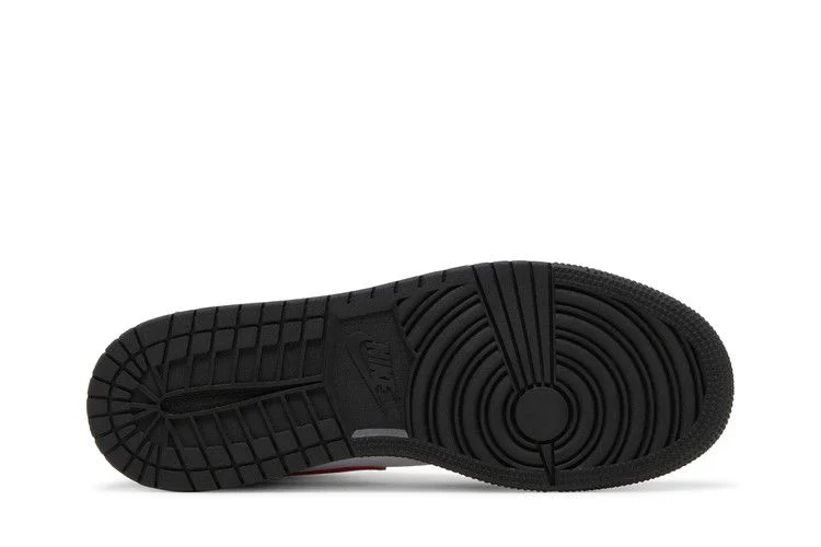 Krossovki-Air-Jordan-1-Mid-GS-Black-Fire-Red-3