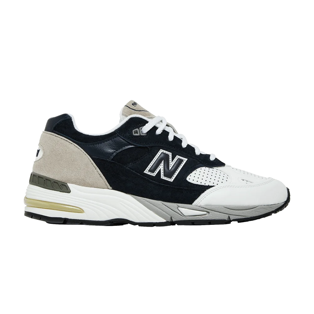 Krossovki-Sneakersnstuff-x-New-Balance-991-Made-in-England-Perforated-Pack-Navy-White