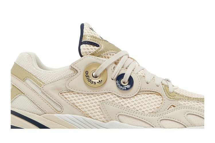 wmns-astir-orbit-green-wonder-white-gz3571_01