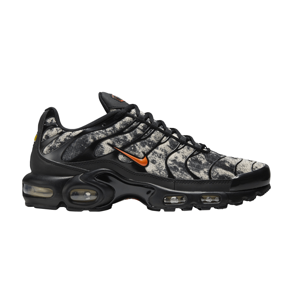 Кроссовки Nike Air Max Plus 'Black Orange Camo'