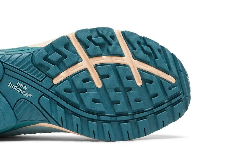 Krossovki-Joe-Freshgoods-x-New-Balance-993-Made-in-USA-Performance-Art-Arctic-Blue-4