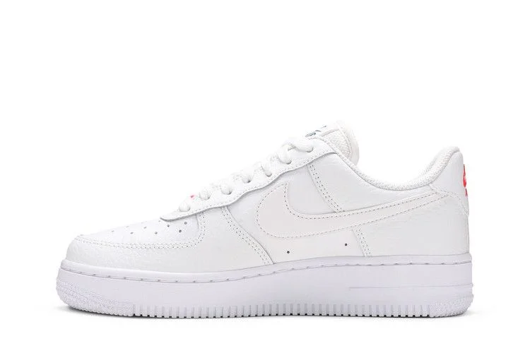 Кроссовки Nike Wmns Air Force 1 '07 Essential 'Summit White Solar Red'