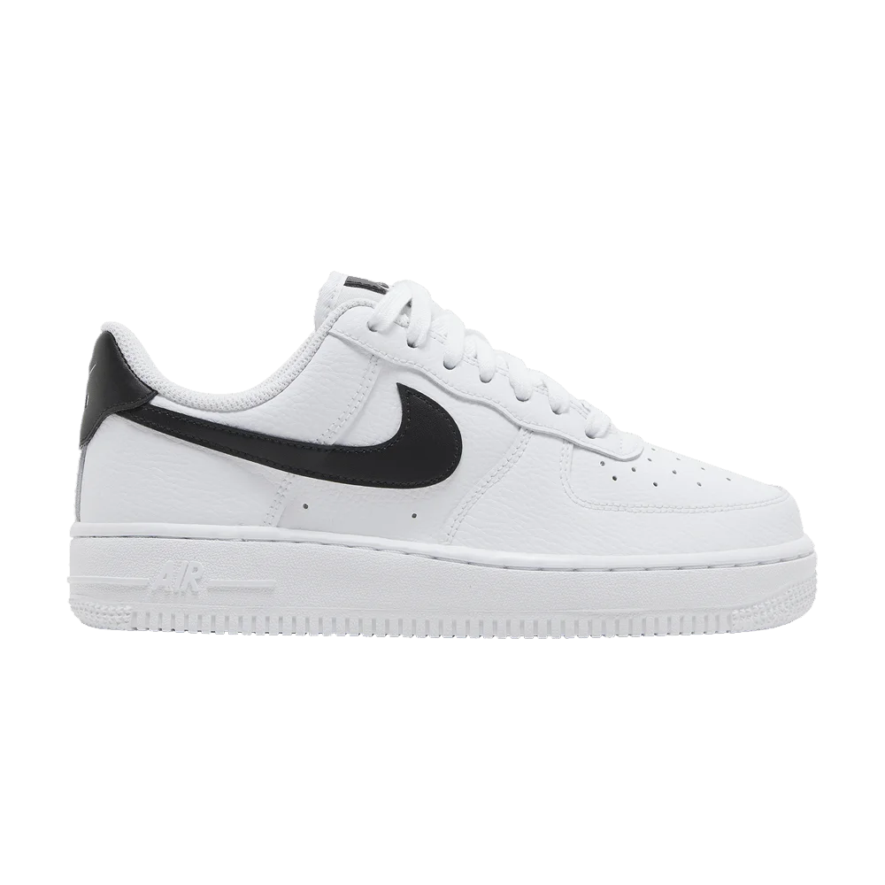 Krossovki-Nike-Wmns-Air-Force-1-07-White-Black