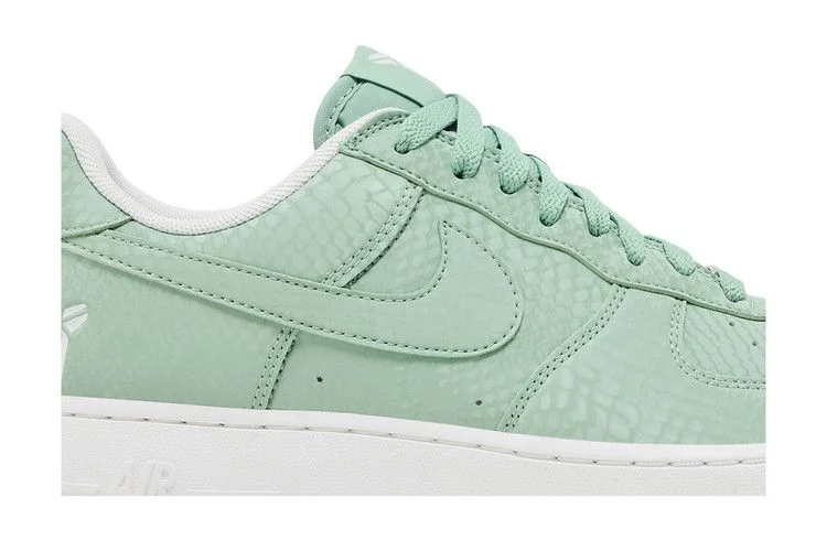 Krossovki-Kobe-Bryant-x-Nike-Air-Force-1-Low-Low-Stream-1