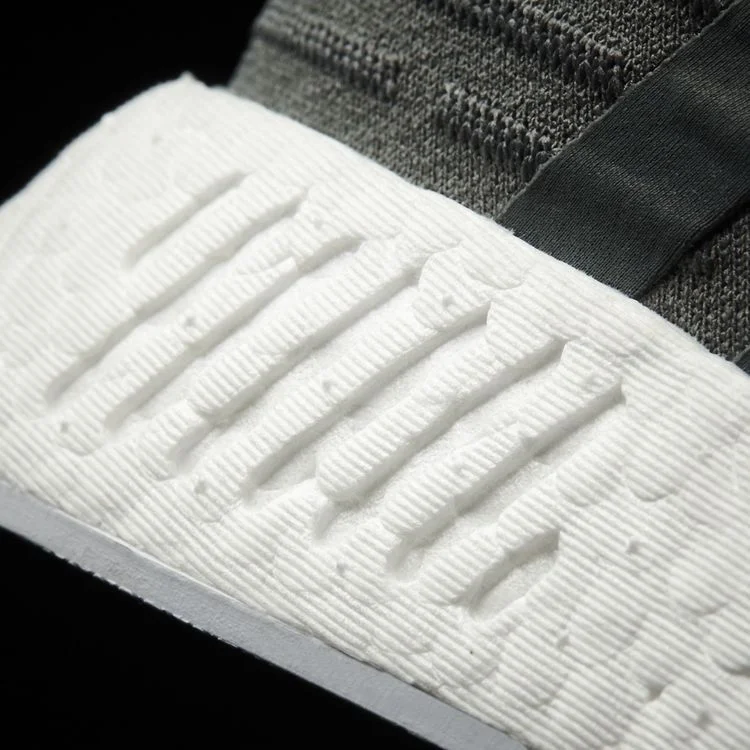Krossovki-Adidas-Wmns-NMD_R2-Utility-Ivy-5