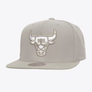 Mitchell-Ness-Gray-Chicago-Bulls-Team-Logo-Snapback-Hat-300x300
