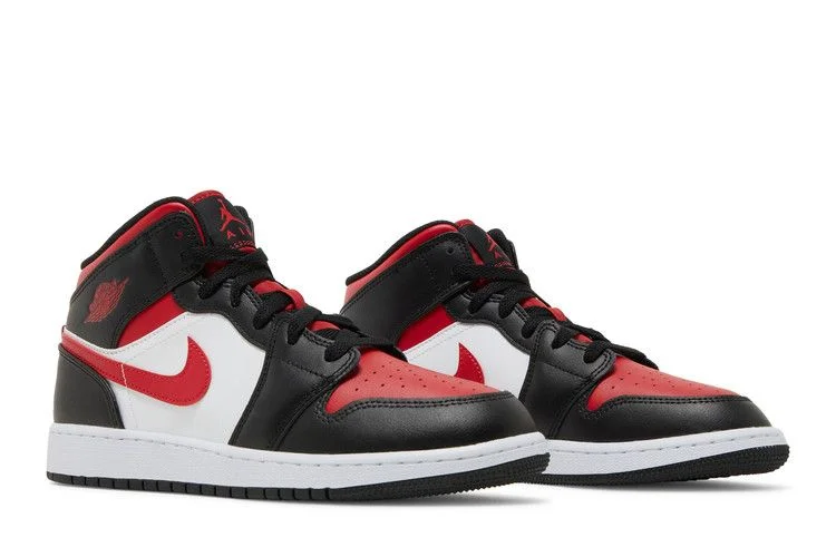 Krossovki-Air-Jordan-1-Mid-GS-Black-Fire-Red-7