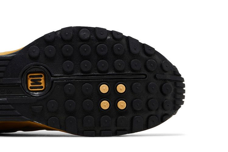 Кроссовки Nike Wmns Shox R4 'Black Metallic Gold'