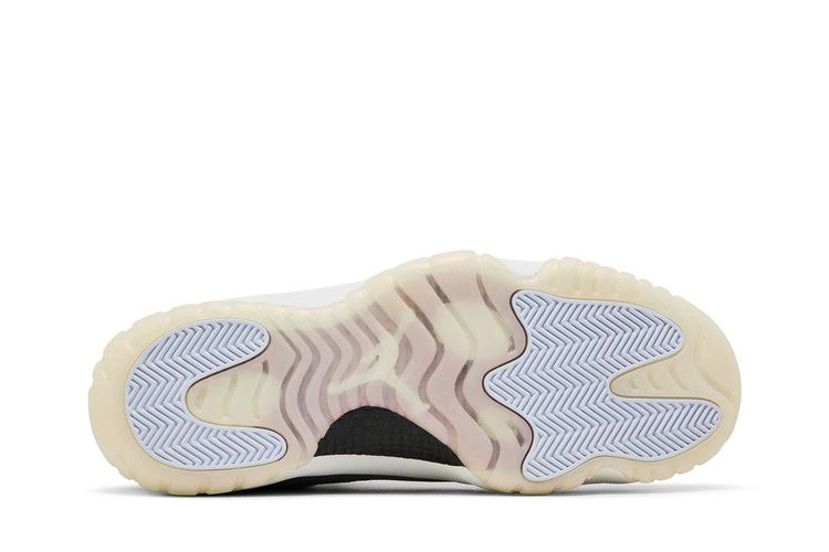 air-jordan-11-low-year-of-the-snake-hq7000-001_03