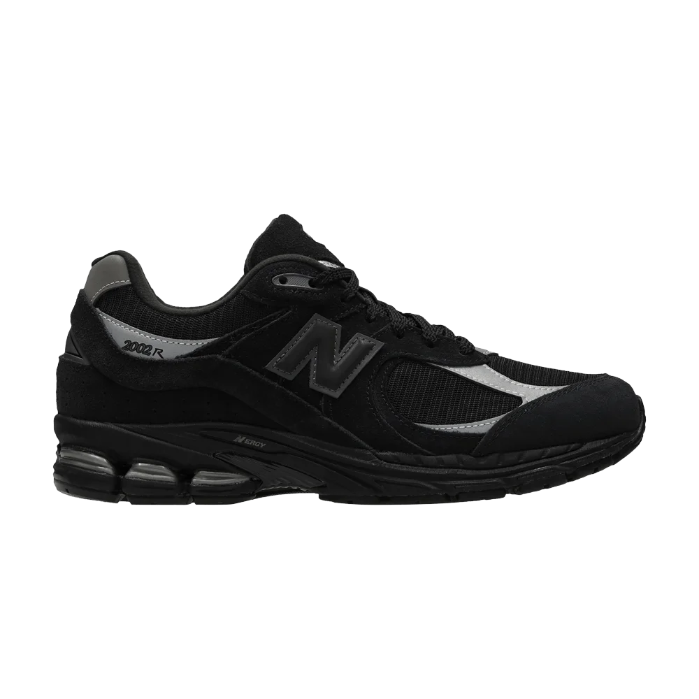 Krossovki-New-Balance-2002R-Black-Reflective